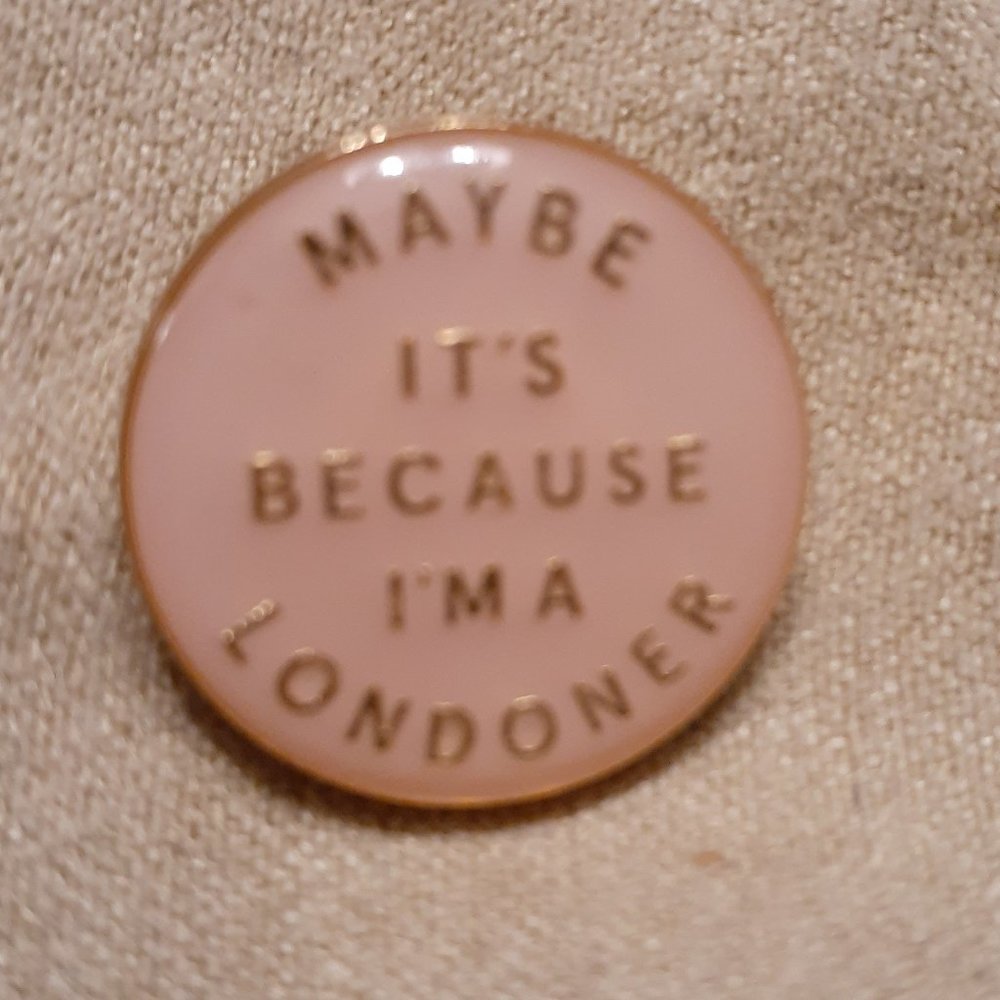 @saunjare ONLY  BURBERRY MAYBE LONDONER PUSH PIN AUTHENTIC